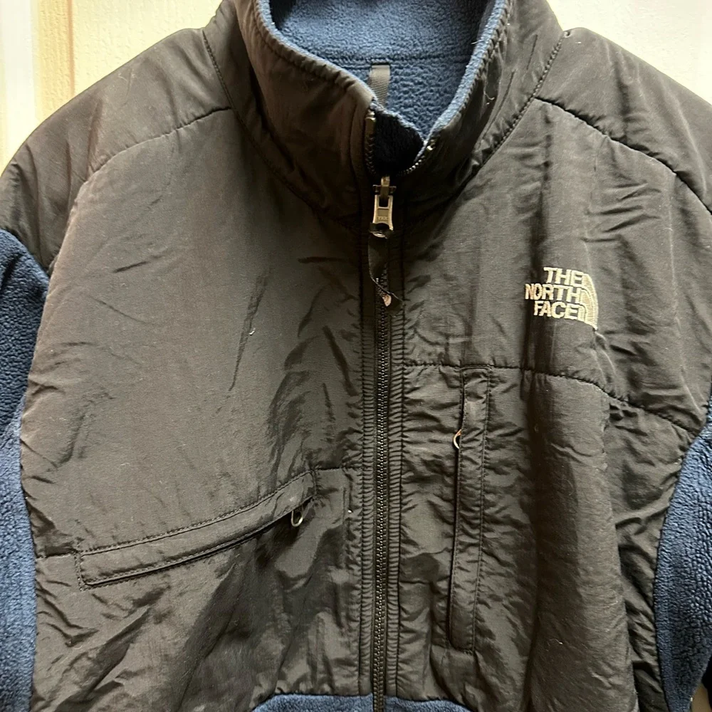 The North Face Black and Navy Fleece Jacket size S/ NWOT B88